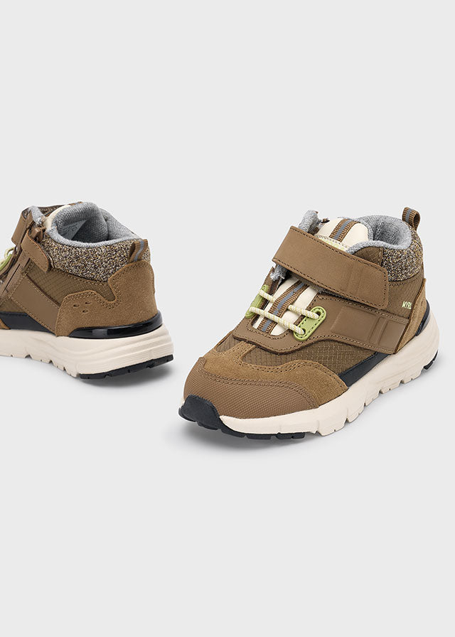 Коричневі кросівки-черевики для хлопчика 26–29 розмір