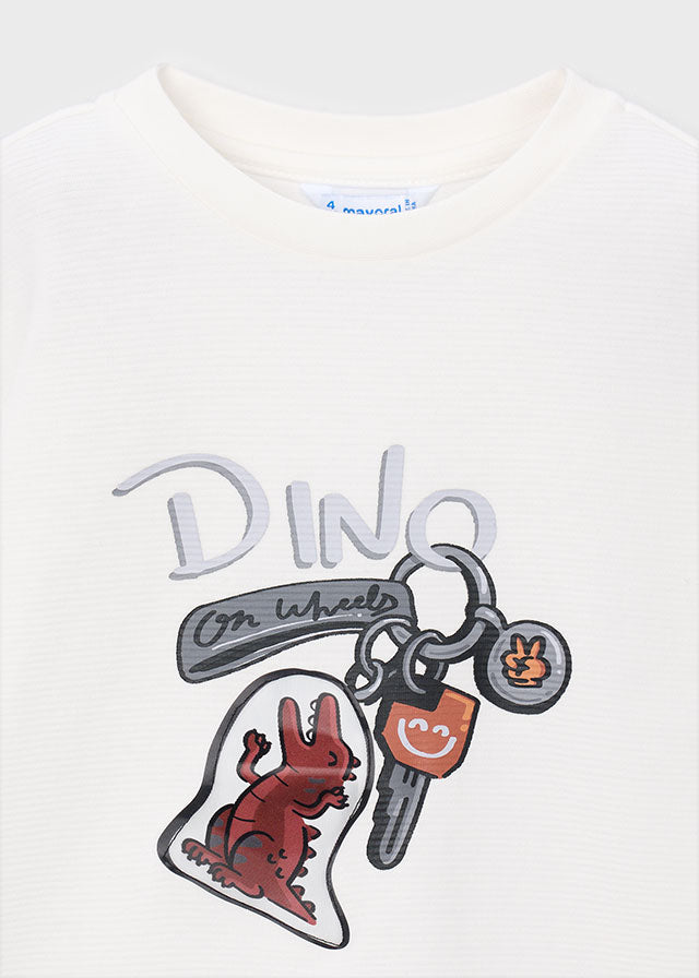 Крупний план лонгсліва для хлопчика: червоний динозавр, ключі та напис DINO on wheels