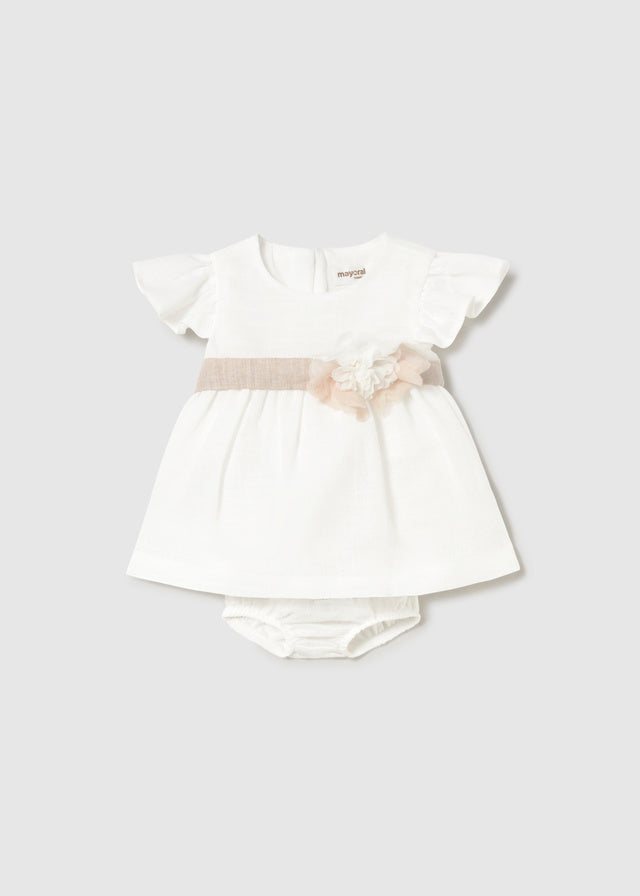 Молочна сукня для немовляти з трусиками, короткими рукавами і квіткою