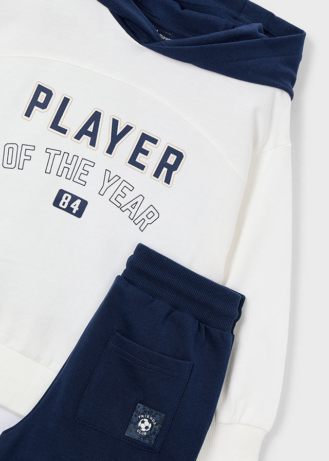 Деталь костюма для хлопчика: напис PLAYER OF THE YEAR, капюшон і кишеня